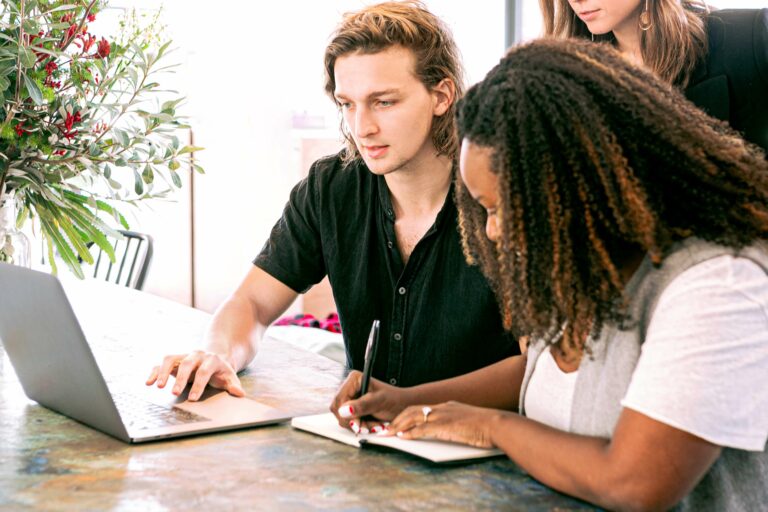 le role essentiel du marketing digital au sein des entreprises pauline deroo etudiante